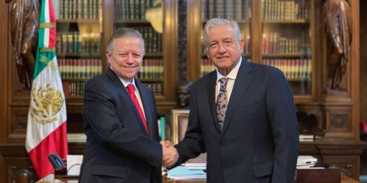 CIUDAD DE MÉXICO, 04ABRIL2019.- Andrés Manuel López Obrador, Presidente de México, se reunió con el ministro presidente de la SCJN, Arturo Zaldivar Lelo de Larrea, encuentro realizado en el Palacio Nacional.
FOTO: GOBIERNO DE LA REPÚBLICA /CUARTOSCURO.COM