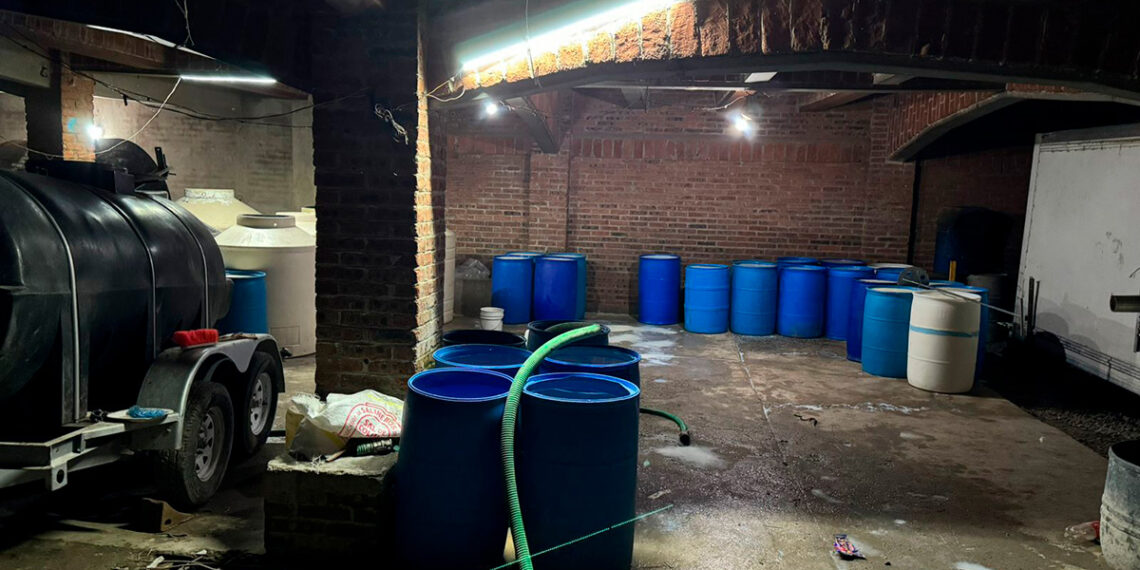 Descubren almacén ilegal de leche en Irapuato: asegurados 20 mil litros diarios robados