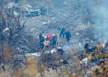 Nuevo León: Camioneta se desbarranca, deja 12 muertos y un incendio forestal