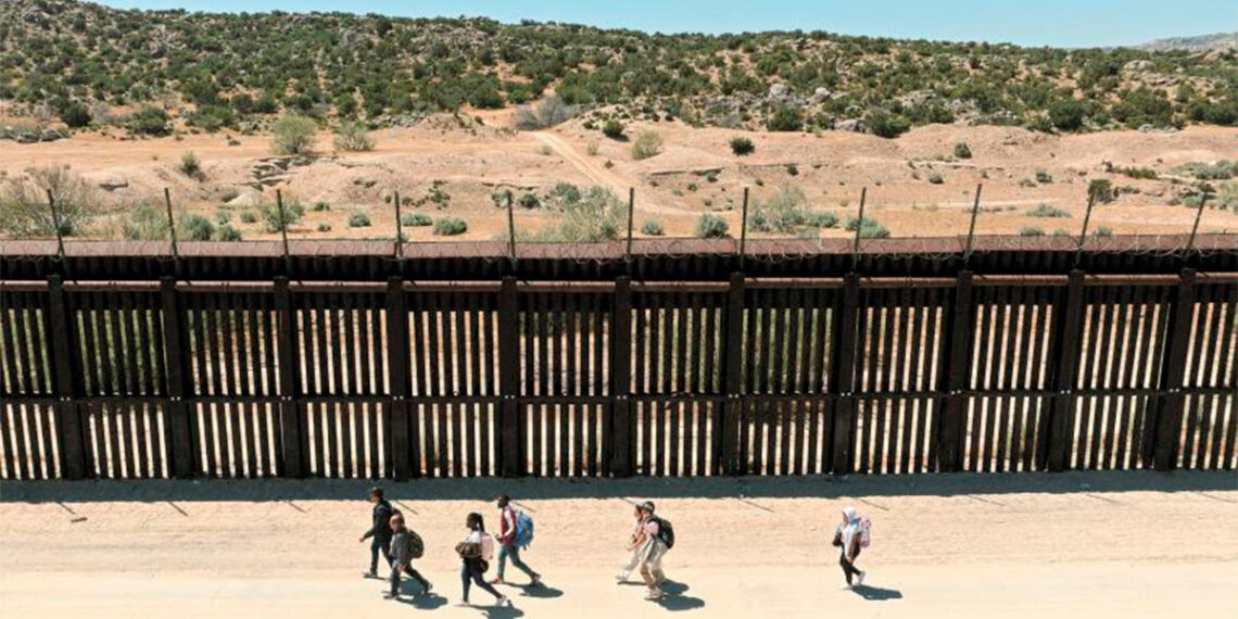 Cruces ilegales en la frontera norte caen 97%, informa la Sedena