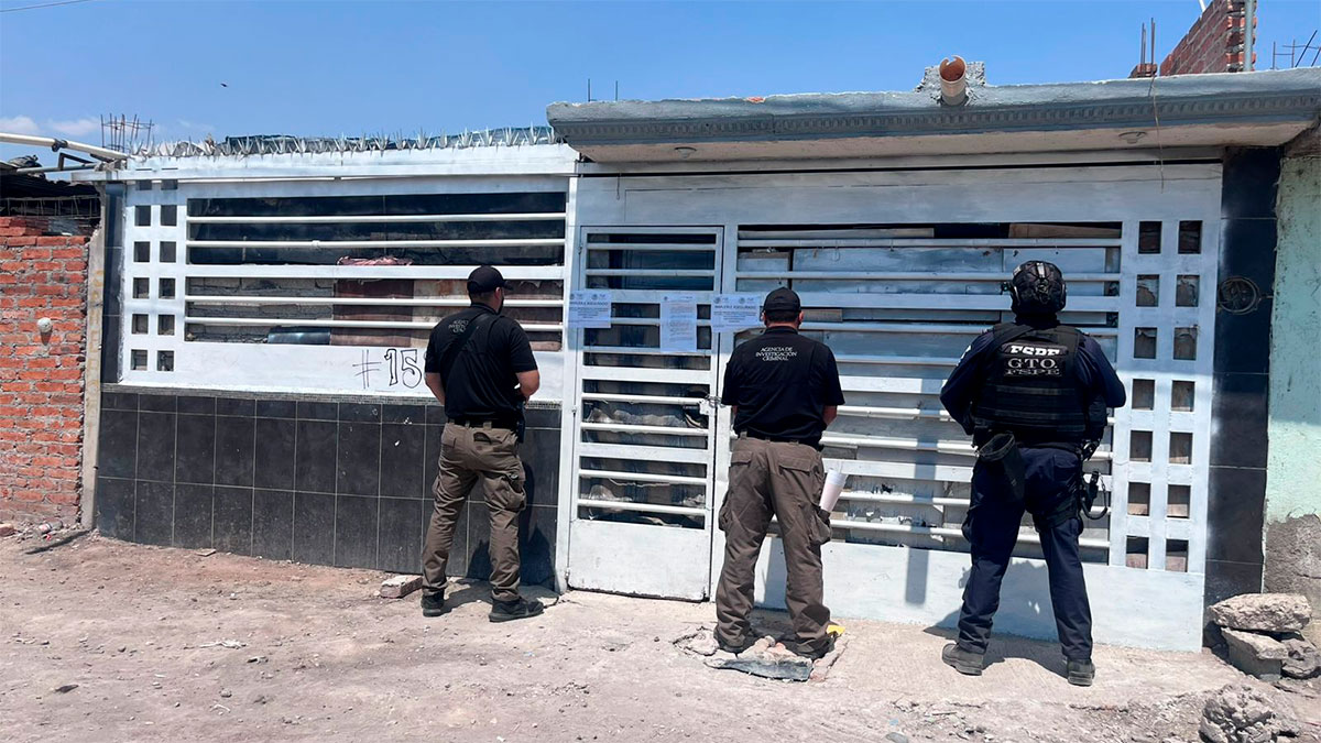 Detienen a mujer que intentó lanzar granada contra policías en cateo en Salamanca