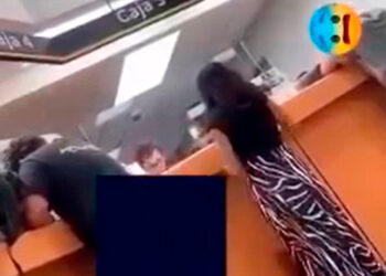 Mujer se proclama "esposa de Jesús de Nazaret" y exige que le den 70 mil dólares a banco