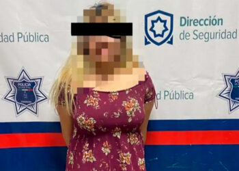 Torreón: Mujer peleaba con su novio, policía interviene y ella abofetea a la uniformada