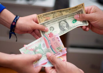Proponen impuesto del 5% a remesas enviadas desde EE.UU.