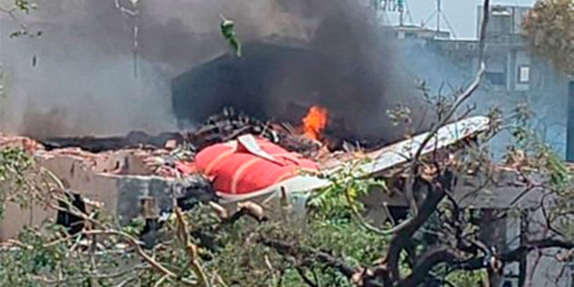 Captan caída de avión con más de 200 pasajeros, no hay sobrevivientes