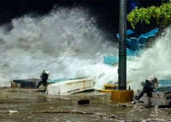 Huracán Erick toca tierra en Oaxaca como categoría 4