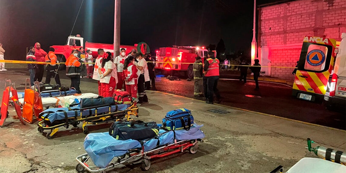 Registran 12 muertos tras incendio en anexo de San José Iturbide