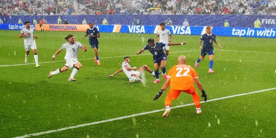 Soccer Football - FIFA World Cup 2026 - Group I - France v Iraq - Philadelphia Stadium, Philadelphia, Pennsylvania, U.S. - June 22, 2026 Iraq's Hussein Ali in action with France's Kylian Mbappe REUTERS/Omar Aziz